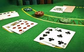 Dragon Tiger card table with two-card layout and dealer on klikwin88 login